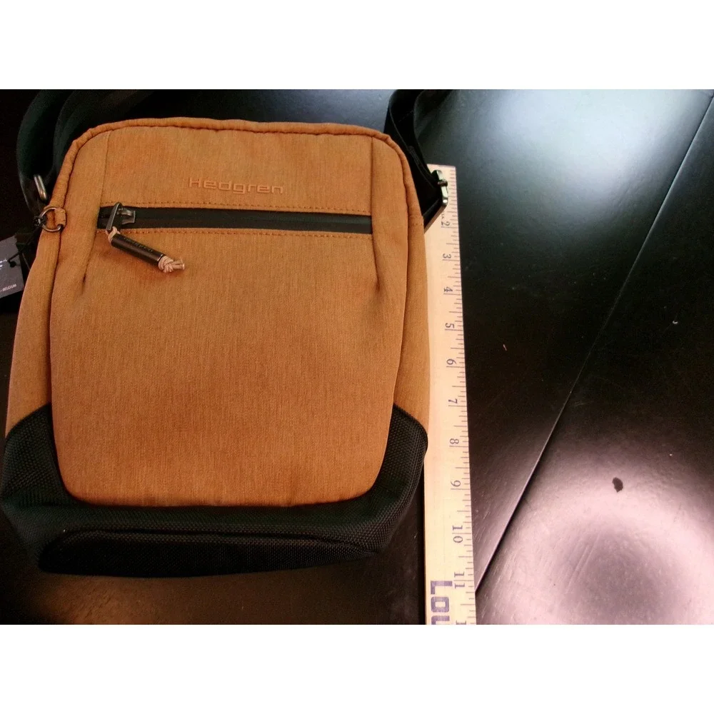 Hedgren Mens Crossbody Shoulder Bag Tan Black Adjustable Strap NWT‎